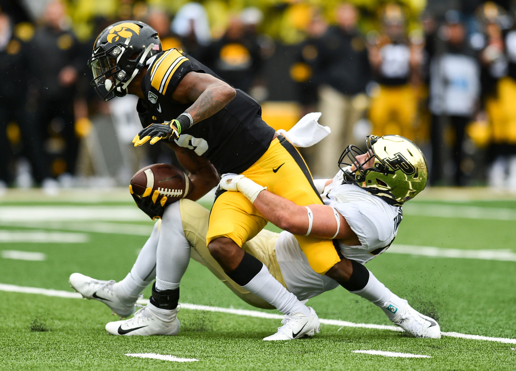 101919-qct-spt-purdue-ia-foot-042a.jpg